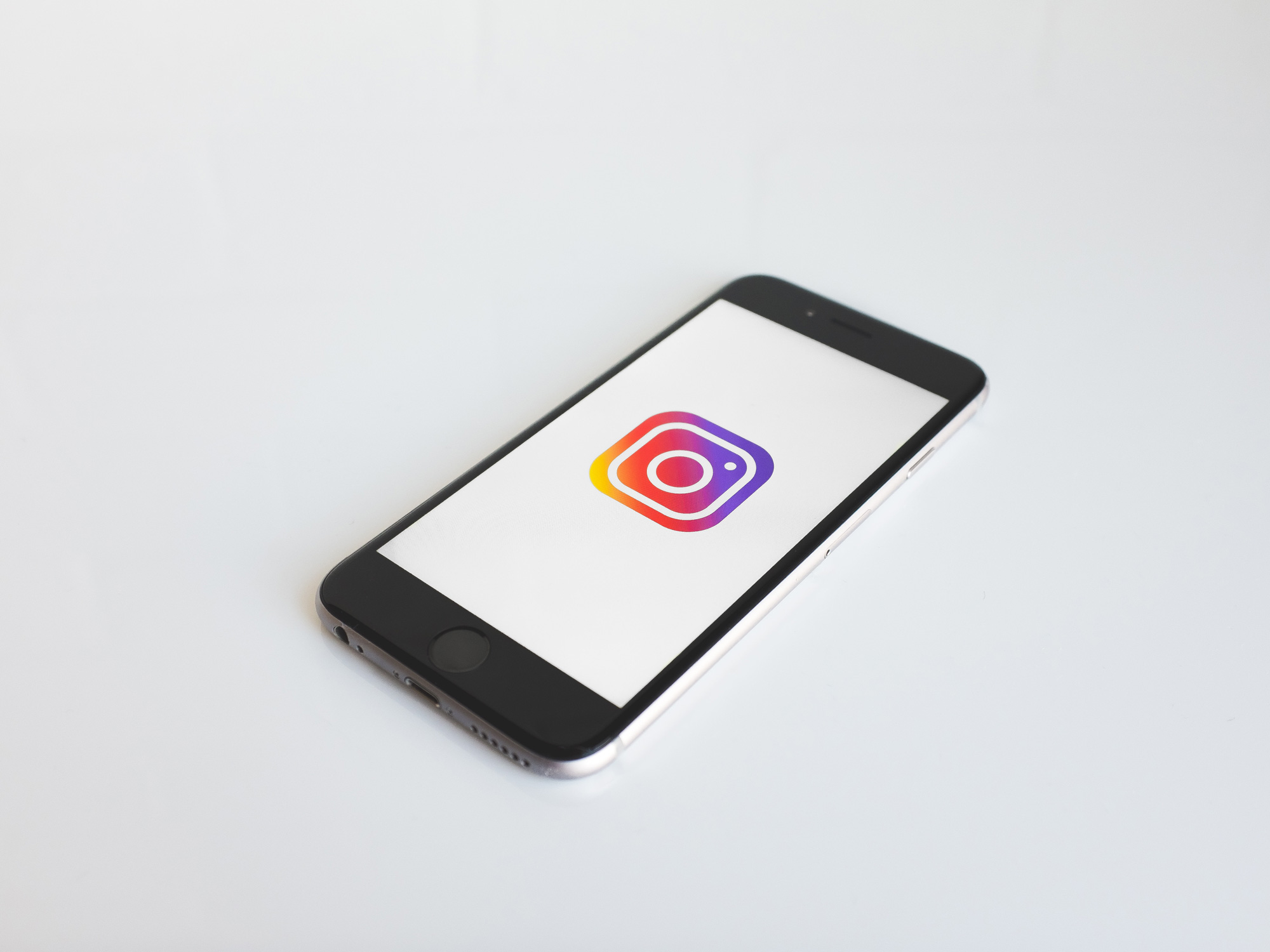 instagram lance une plateforme dédiée à l'influence - Agence Sharing